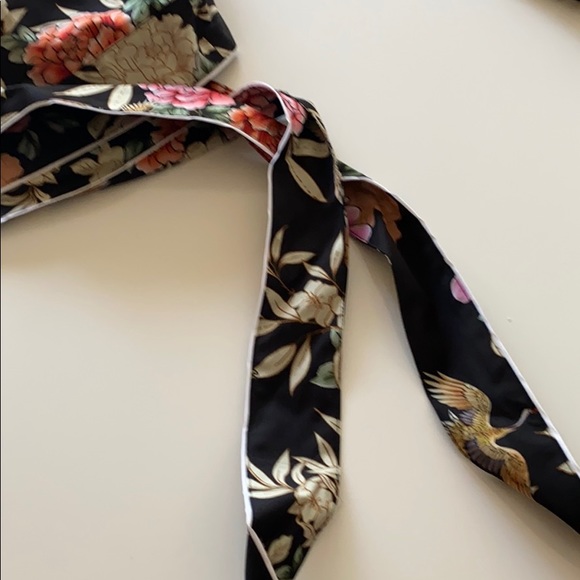 Cross over print blouse - Picture 3 of 4